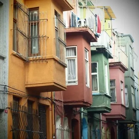 Апартаменты Newly-renovated 2