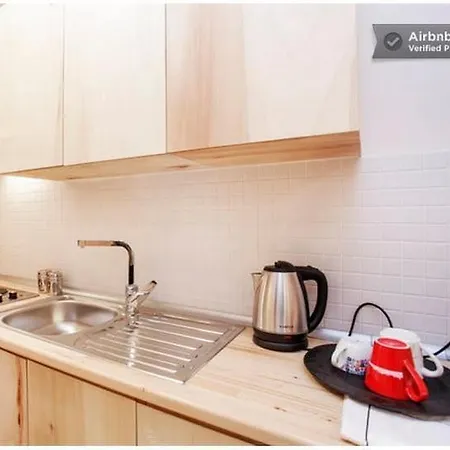 Newly-renovated 2 Lejlighed