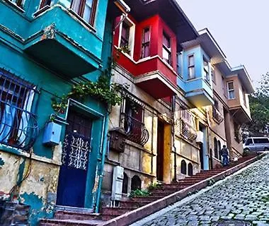 Newly-renovated 2 公寓